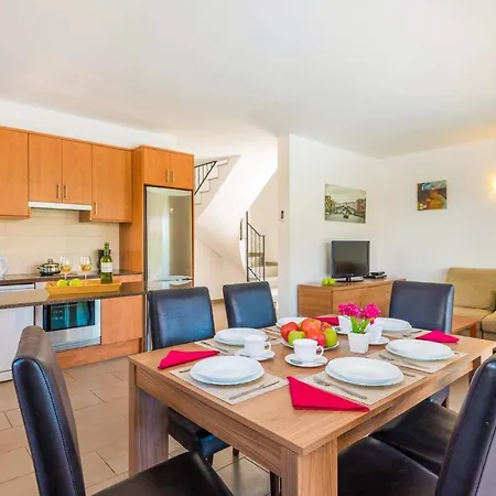 Garbo By 埃斯·梅卡达尔