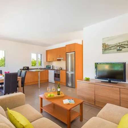 Garbo By 埃斯·梅卡达尔