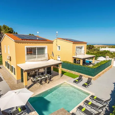 Garbo By * 埃斯·梅卡达尔